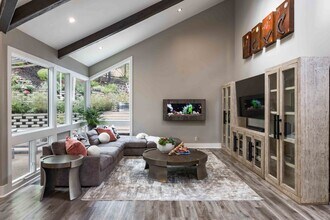 1 Oak Forest Ct in Portola Valley, CA - Building Photo - Building Photo