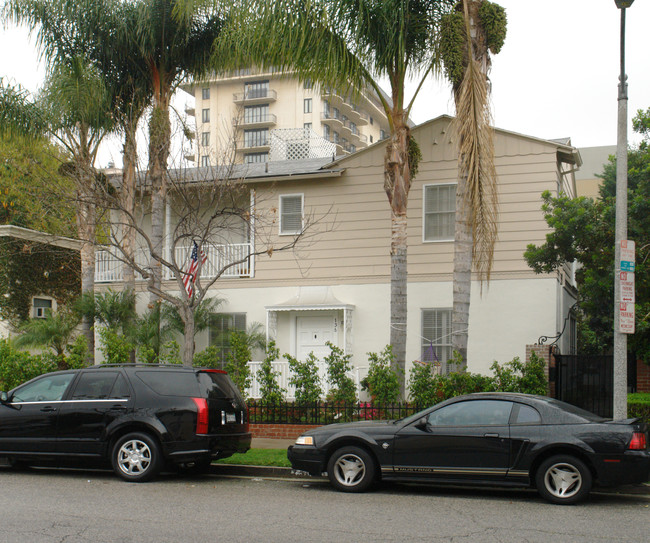 136-138 S Camden Dr in Beverly Hills, CA - Building Photo - Building Photo