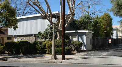 415 S Oakland Ave in Pasadena, CA - Building Photo - Building Photo