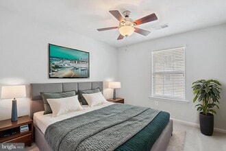 44075 Peirosa Terrace in Chantilly, VA - Building Photo - Building Photo