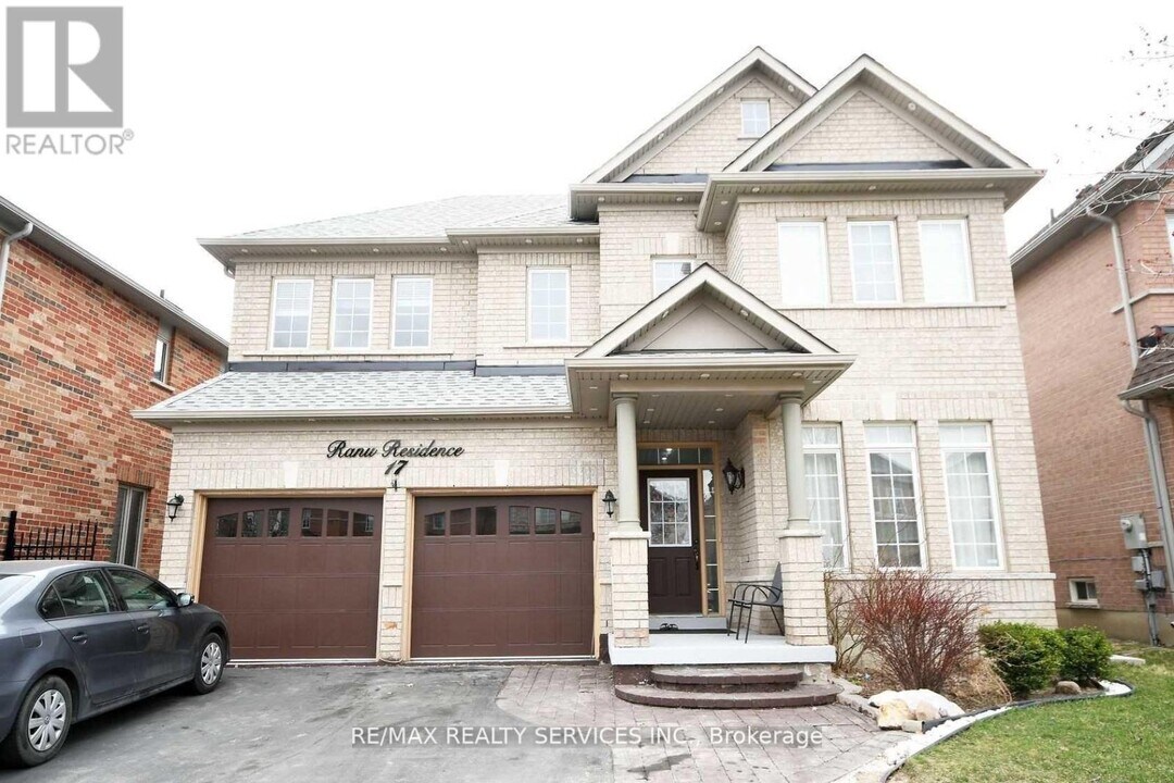 17 Eagle Plains Dr in Brampton, ON - Building Photo