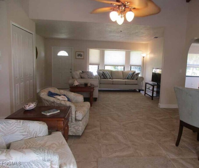 1510 SE 11th Pl in Cape Coral, FL - Building Photo - Building Photo