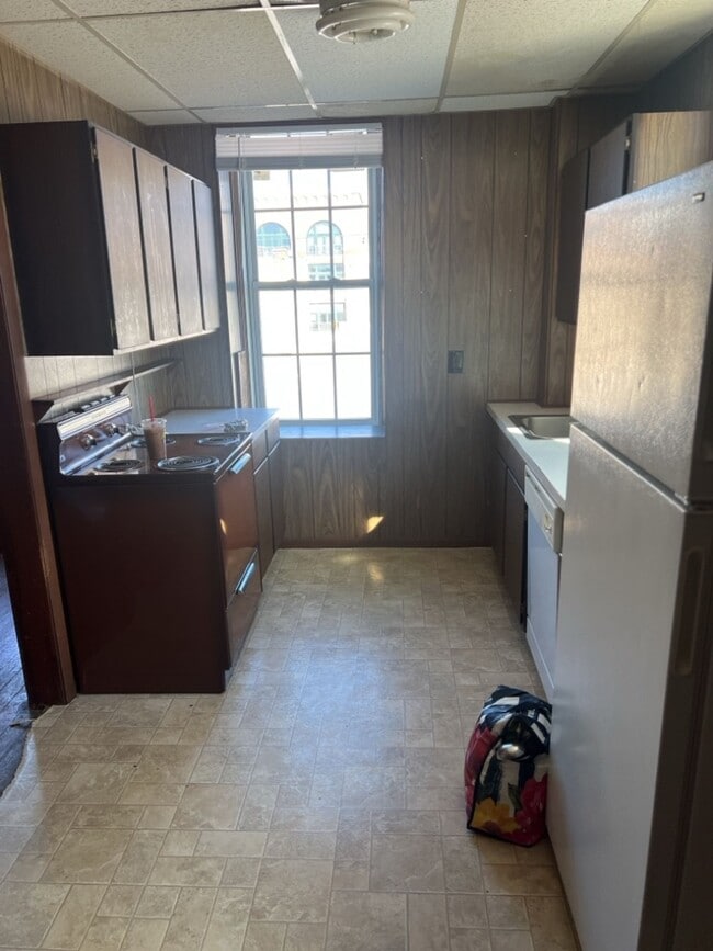 736 Massachusetts St in Lawrence, KS - Building Photo - Building Photo