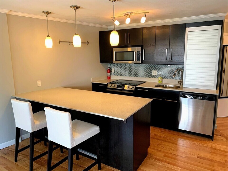 348 Franklin St, Unit 2A in Cambridge, MA - Building Photo