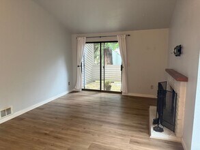 10012 NE 122nd St in Kirkland, WA - Building Photo - Building Photo