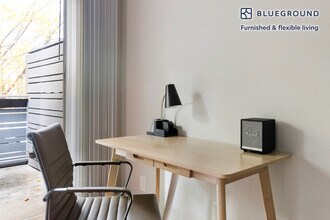 111 N Rengstorff Ave in Mountain View, CA - Foto de edificio - Building Photo