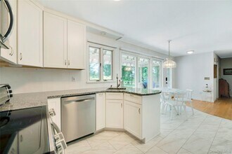 1075 Inlet Ln in Greenport, NY - Building Photo - Building Photo