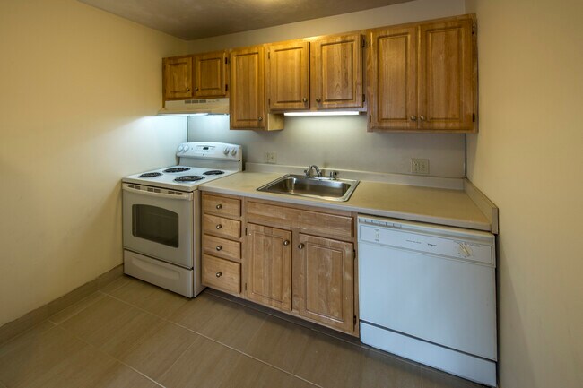 12 Pratt St, Unit 8B in Boston, MA - Building Photo - Building Photo