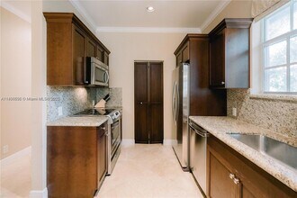 483 Menendez Ave, Unit 10 in Coral Gables, FL - Building Photo - Building Photo