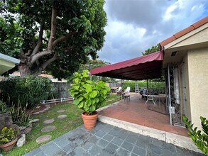 8001 SW 36th Terrace in Miami, FL - Building Photo - Building Photo