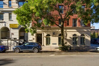 66 W 77th St in New York, NY - Building Photo - Building Photo