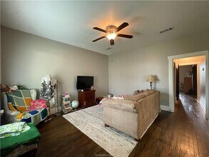 AUG 2026 PRE-LEASE! Charming 2 Bed/1 Bath  in Bryan, TX - Building Photo - Building Photo