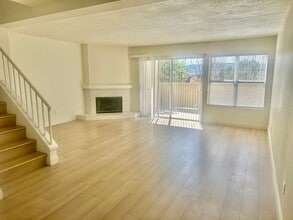 2731 Erringer Rd in Simi Valley, CA - Building Photo - Building Photo
