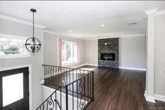 335 Gillette St in Dix Hills, NY - Building Photo - Building Photo