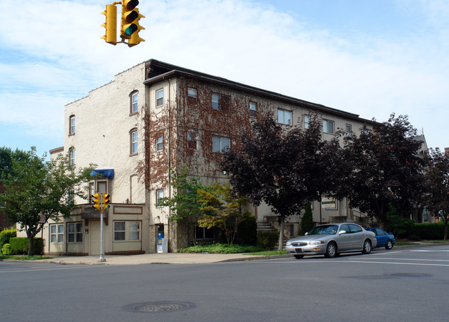 Ulman Manor in Williamsport, PA - Foto de edificio - Building Photo