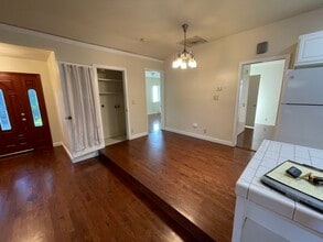 2360 N Windsor Ave in Altadena, CA - Building Photo - Building Photo