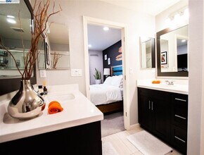 29414 Urbia Way in Hayward, CA - Building Photo - Building Photo