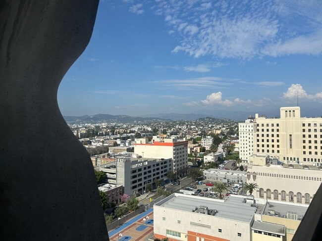 2404 Wilshire Blvd in Los Angeles, CA - Foto de edificio - Building Photo
