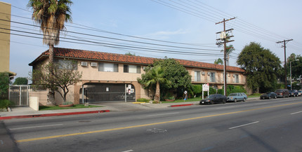 6235-6237 Kester Ave in Van Nuys, CA - Building Photo - Building Photo