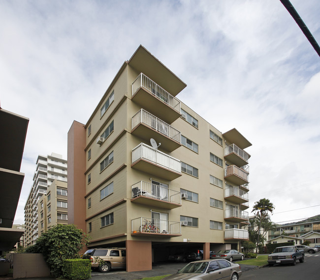 Chateau Chamberlain in Honolulu, HI - Building Photo - Building Photo