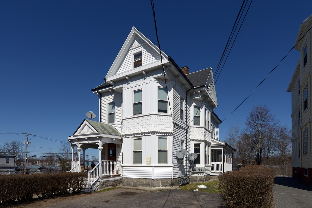 817 N Montello St in Brockton, MA - Building Photo