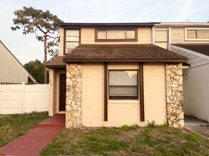 2759 Hunt Club Ln in Orlando, FL - Foto de edificio - Building Photo