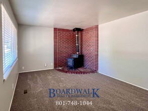 422 E 9120 S in Sandy, UT - Building Photo - Building Photo