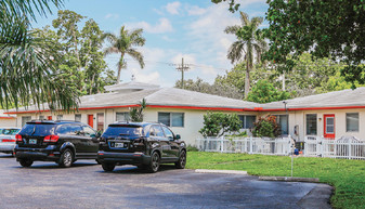 Stratford Gardens Apartments in Plantation, FL - Building Photo