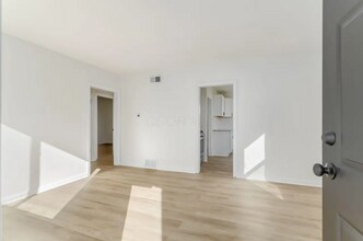 1944 E N Broadway St in Columbus, OH - Building Photo - Building Photo