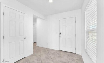 8106 Guadiano Ave in Las Vegas, NV - Building Photo - Building Photo
