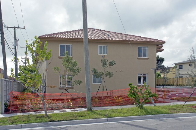 30 W 25th St in Hialeah, FL - Building Photo - Building Photo