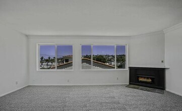 860 Turquoise St in San Diego, CA - Foto de edificio - Building Photo