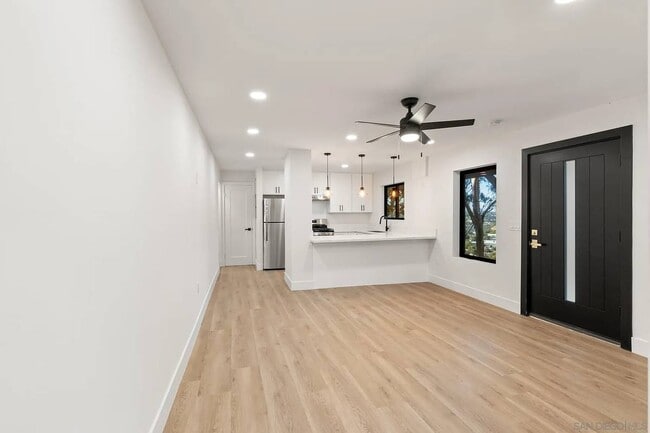 2366 Almeria Ct in La Jolla, CA - Building Photo - Building Photo