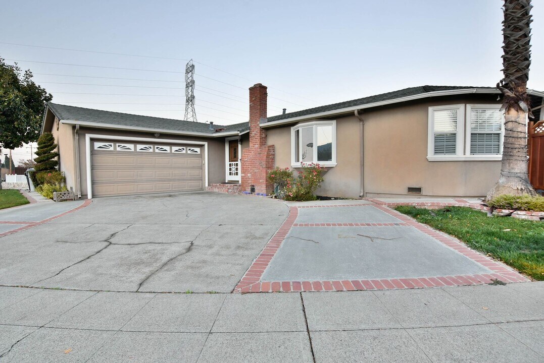 5466 Mary Jo Way in San Jose, CA - Building Photo