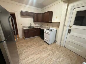 2025 W 4th St, Unit 2025 A in Duluth, MN - Building Photo - Building Photo