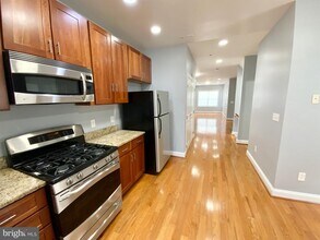 812 5th St NE in Washington, DC - Building Photo - Building Photo
