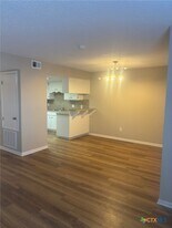 104 Milann St in Victoria, TX - Building Photo