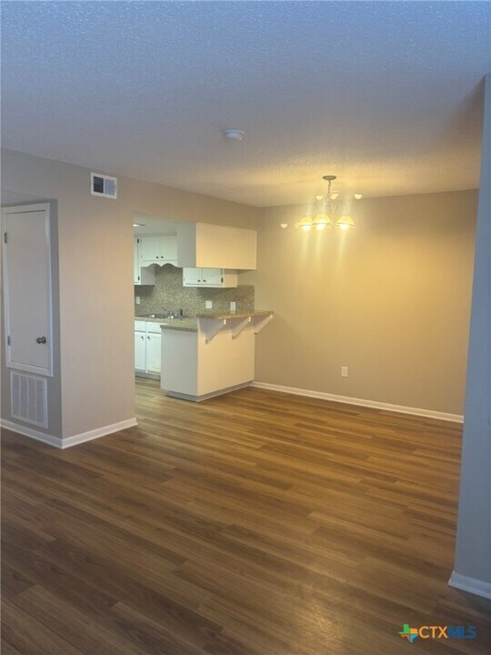 104 Milann St in Victoria, TX - Building Photo