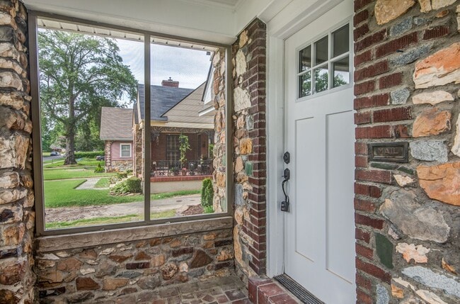 894 N Idlewild St in Memphis, TN - Building Photo - Building Photo