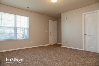 7405 Hidden Creek Dr in Charlotte, NC - Building Photo - Building Photo