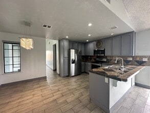 8346 Floxtree Ct in Sacramento, CA - Building Photo - Building Photo