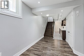 86 Black Maple Crescent in Vaughan, ON - Building Photo - Building Photo