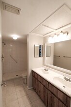 4957 Puritan Cir in Tampa, FL - Foto de edificio - Building Photo