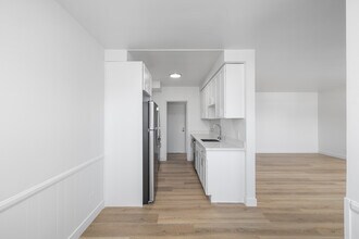 343 Palos Verdes in Redondo Beach, CA - Building Photo - Interior Photo