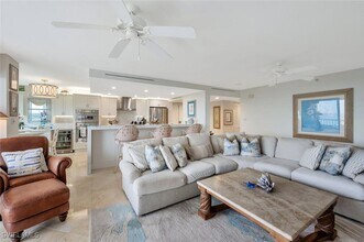 6573 Marissa Loop in Naples, FL - Foto de edificio - Building Photo