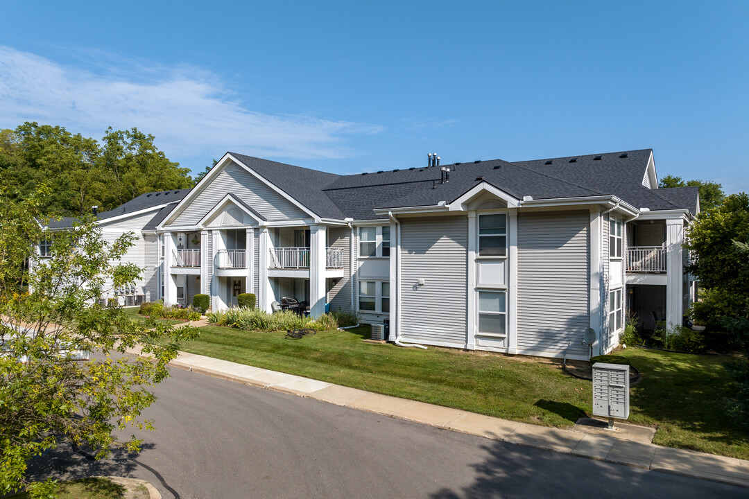 Apple Valley Apartments in Romeo, MI - Building Photo