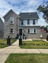 309 S Broadway, Unit 1 - Main Floor in Lindenhurst, NY - Building Photo