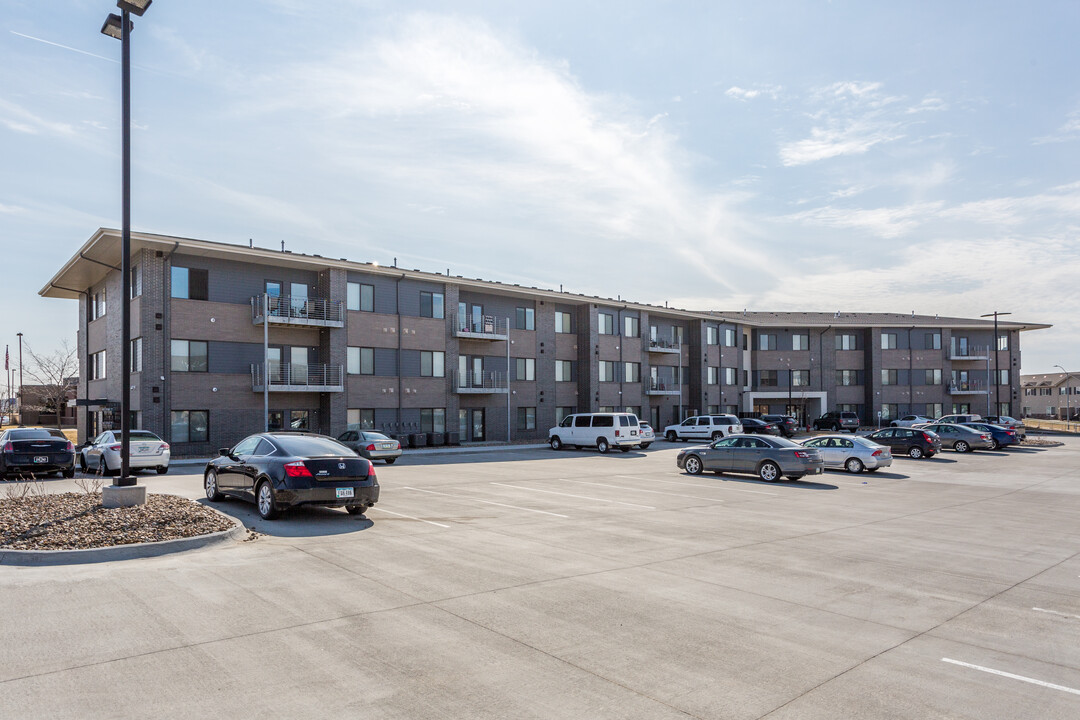 Urban Crossings Apartments in Grimes, IA - Building Photo