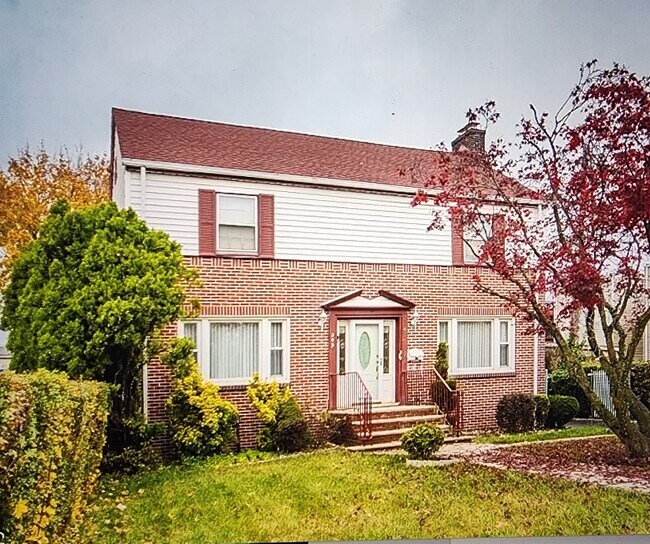 243 Eppirt St in East Orange, NJ - Building Photo - Building Photo