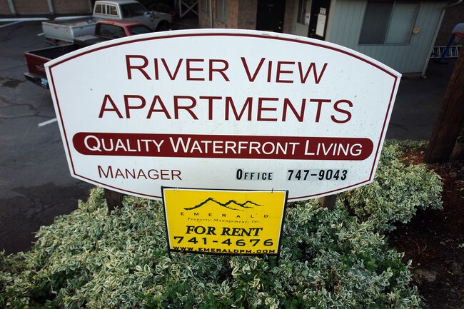 Riverview Apartments in Springfield, OR - Building Photo - Building Photo